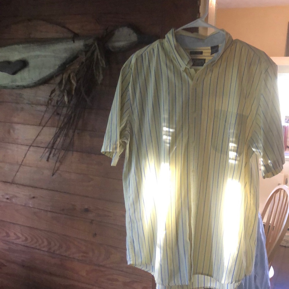 CHAPS EASY CARE Short sleeve Shirt.